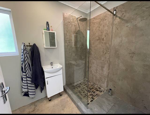 5 BEDROOM HOUSE FOR SALE IN COWIES HILL